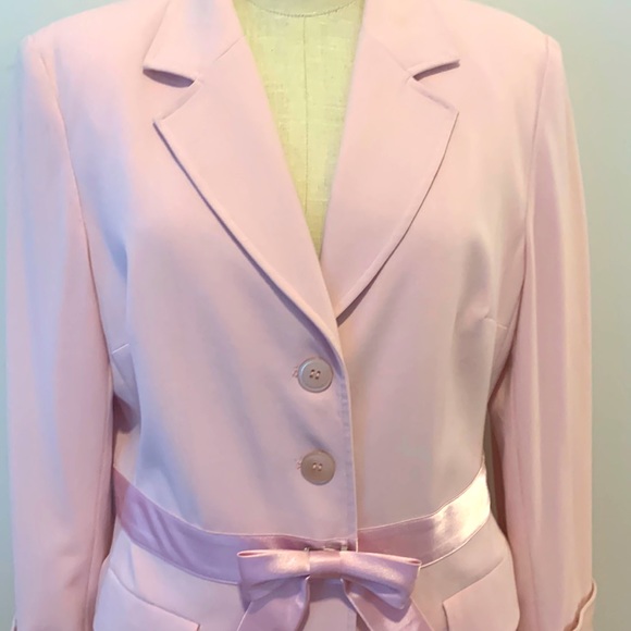 BIANCA NYGÅRD pink jacket, fully lined, satin ribbon waist, bow & French cuffs. - Picture 2 of 10